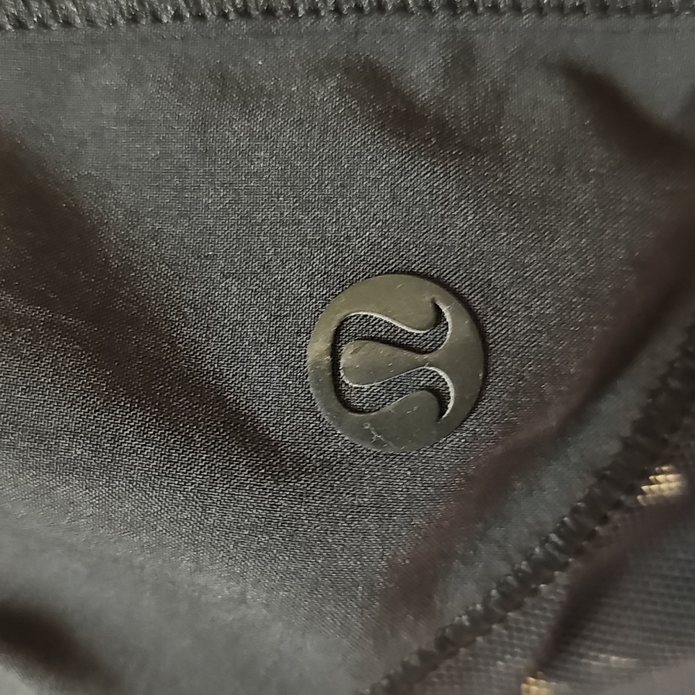 237. Lululemon Special Hotty Hot Short - Picture 5 of 7